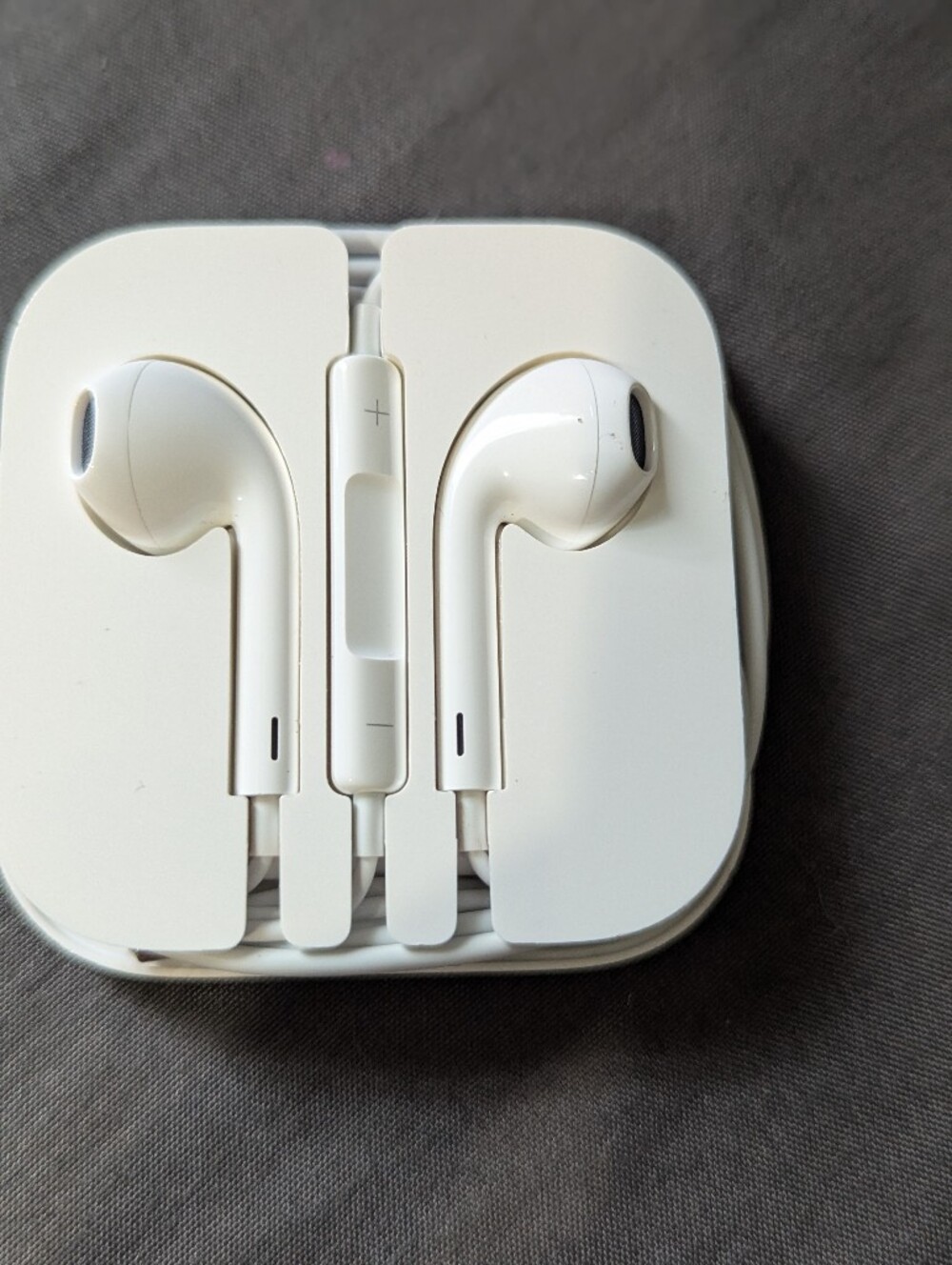 Apple White Wired Earbuds In-Line Remote - Picture 3 of 7